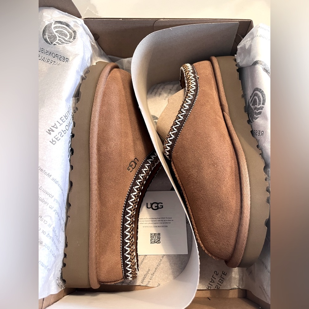 NIB Women's Size 8 Chestnut Tasman Uggs